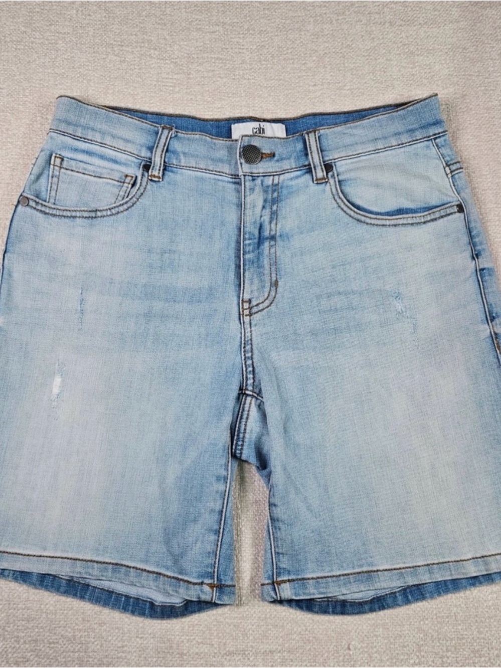 Cabi Jeans Womens Light Wash Bermuda Denim Shorts Size 6 Style 6399 Blue Stretch